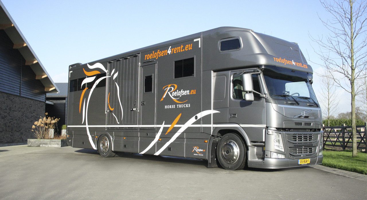 Negen op tijd redden Paardenvrachtwagen huren of leasen - Roelofsen Horse Trucks